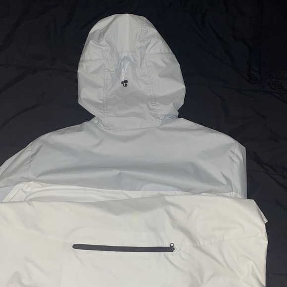 Nike windbreaker used maybe 4-5 times, great condition, pet and smoke free home! - Picture 4 of 4